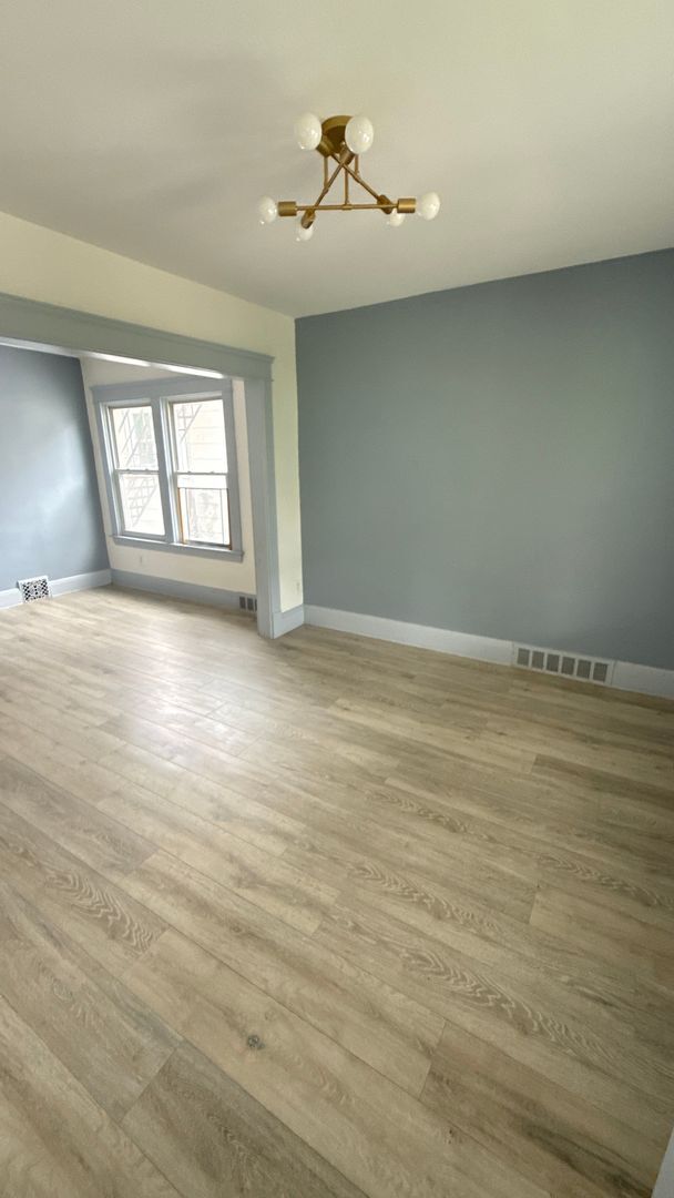 Building Photo - 3354 East 132