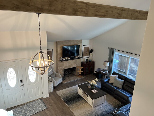 Great room for entertaining - 26491 Fresno Dr