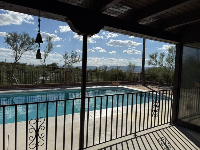 Building Photo - 1402 E Big Rock Rd