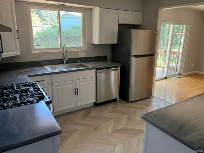 Building Photo - 2680 Knollwood Ln