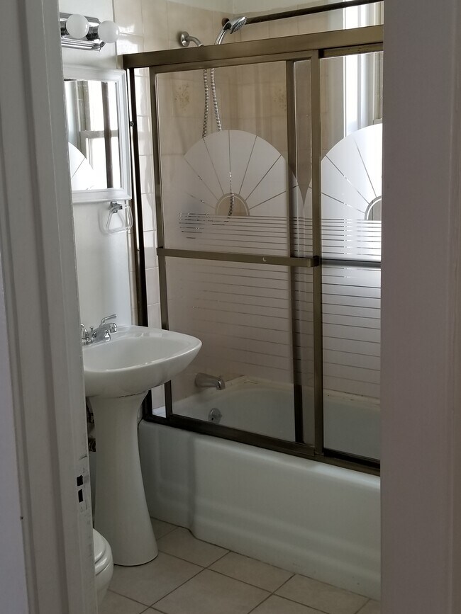 Foto del edificio - 4228 N Troy St