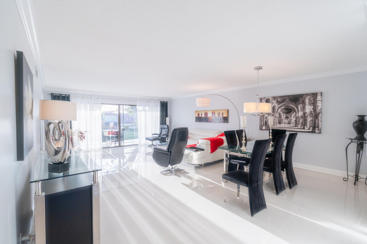 Foto principal - 5757 Fairway Park Ct