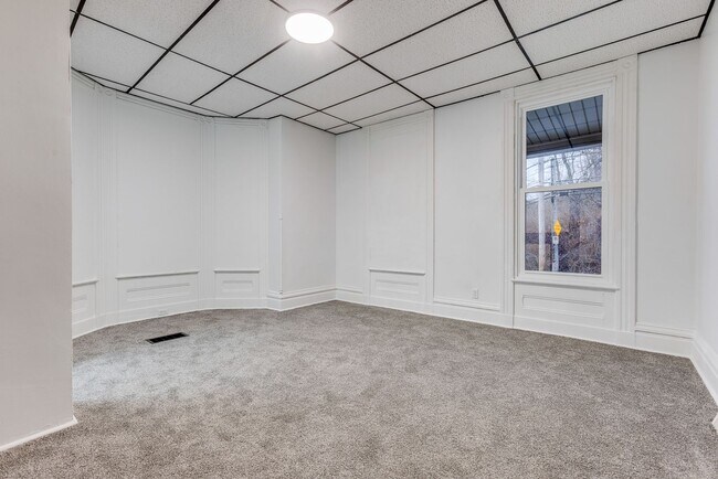 Foto del edificio - 238 Hazelwood Ave