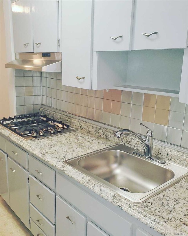 Foto del edificio - 60-56 75th St