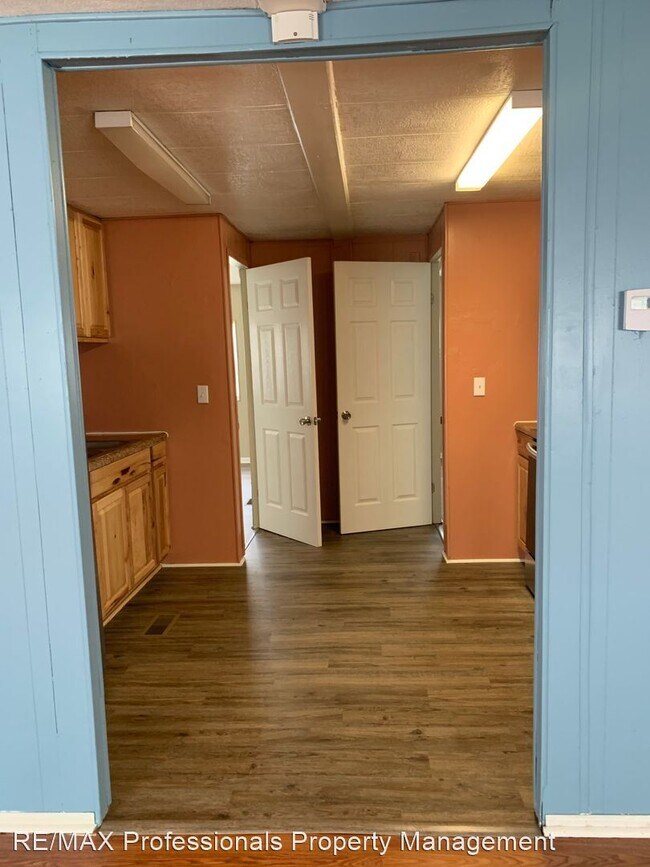 Building Photo - 2 br, 1.5 bath House - 122 NW Pitts Glen