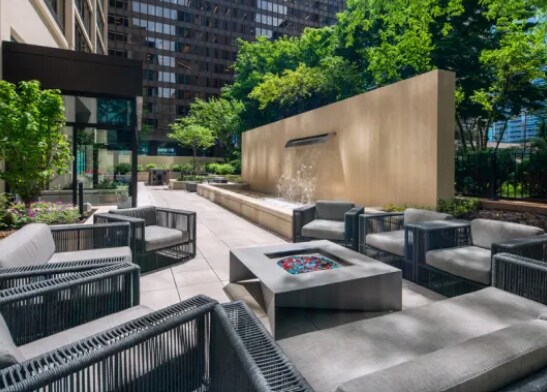 Foto del edificio - 222 N Columbus Dr