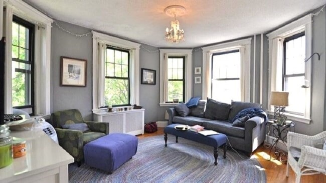 Building Photo - 122 Riverway