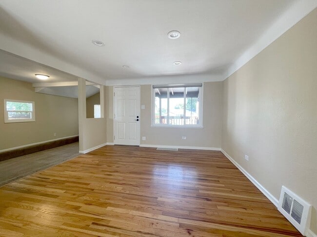 Building Photo - Gorgeous 4-bedroom home with finished base...
