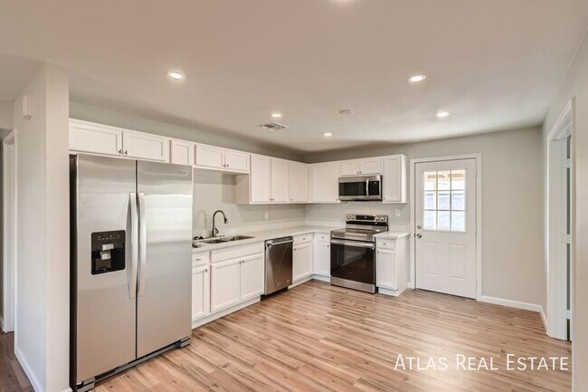 Building Photo - 3429 E Blanche Dr