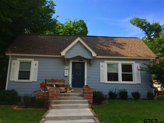 Building Photo - 611 W Bryan St