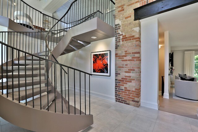 Photo du bâtiment - 33 Bloor St E