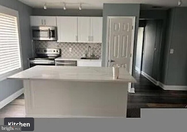 Building Photo - 5230 Breezy Point Rd