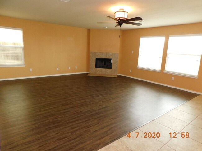 Foto del edificio - 4 Bedroom/2.5 Bath Amhurst Subdivision