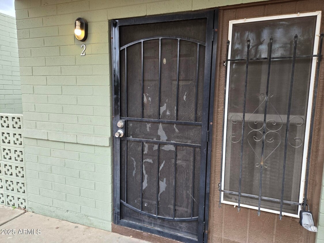 Foto principal - 902 E Southern Ave