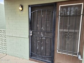 Building Photo - 902 E Southern Ave