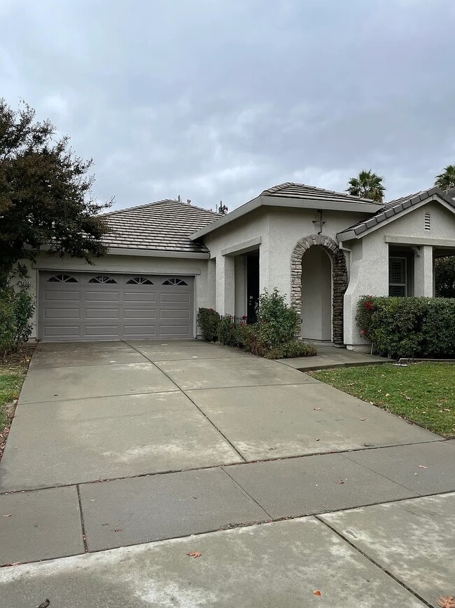 Building Photo - 3000 Maybrook Dr
