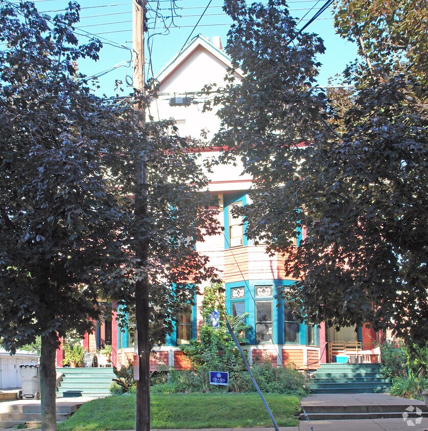 Building Photo - 627 Greenup St