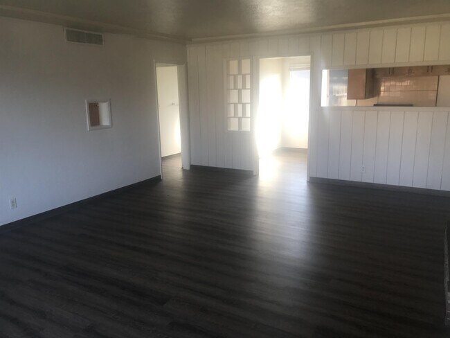 Building Photo - 2135 Mayfair Dr W