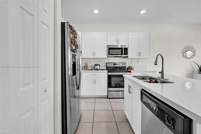 Building Photo - 3 br, 2.5 bath House - 3318 W 100th Ter