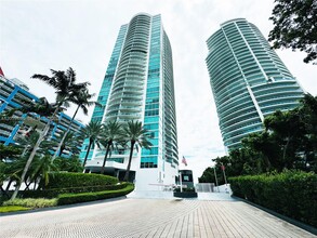 Building Photo - 2101 Brickell Ave