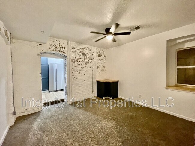 Foto del edificio - 740 Washington Blvd