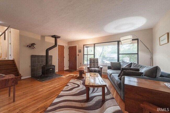 Foto del edificio - 512 S Swain Ave