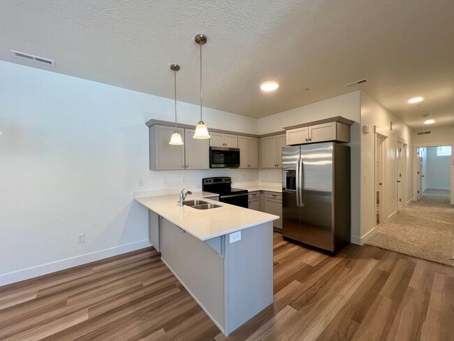 Building Photo - Brand-new Condo Conveniently Located in Ri...