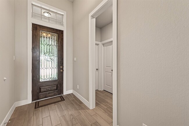 Foto del edificio - 2619 Lilac Point Ln