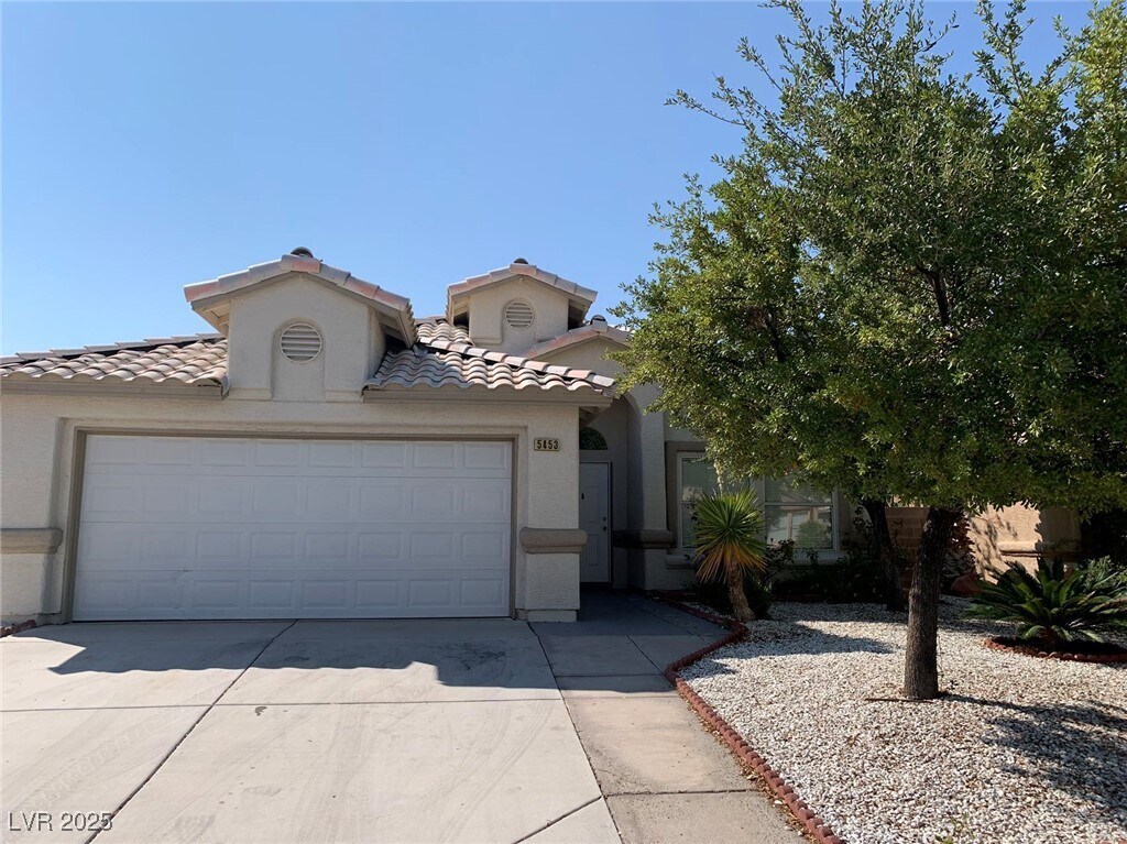 Foto principal - 5453 Olympic Spirit Ln
