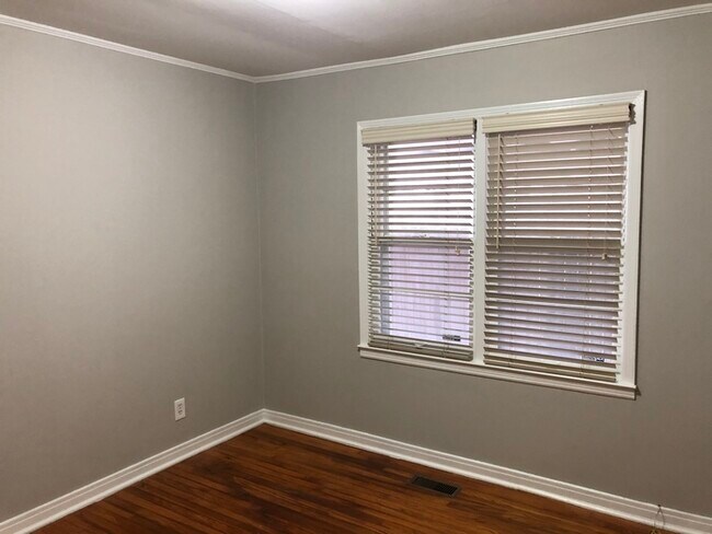 Foto del edificio - 823 N Pierce St