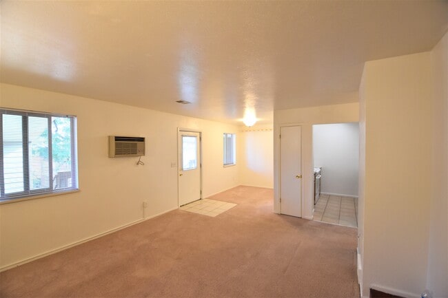 Building Photo - 735 Arapahoe Ave