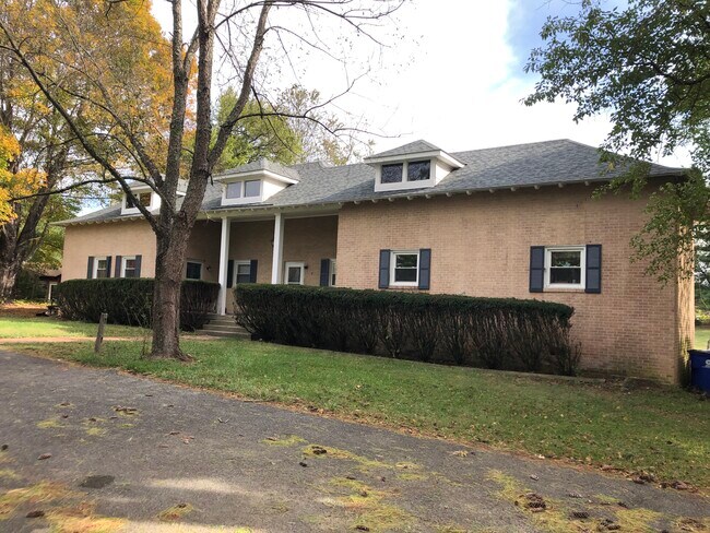 Front View Triplex - 1006 Mt Tabor Rd