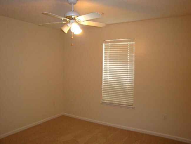Building Photo - 3BD/2B Home Close to Moody