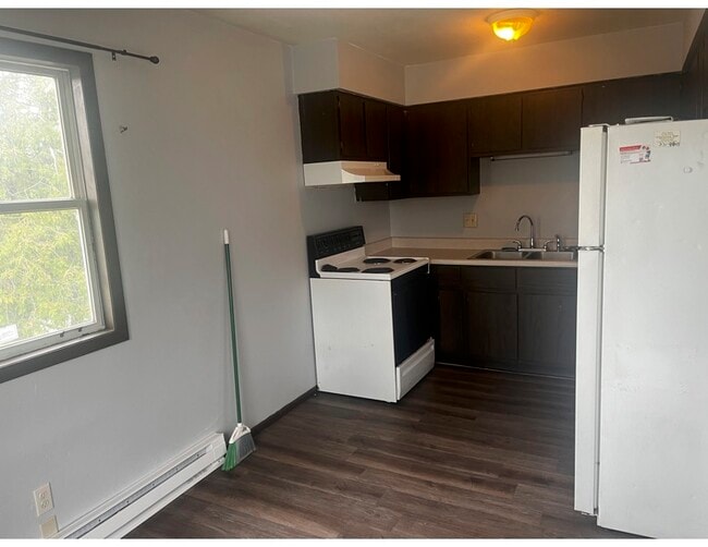 Building Photo - Memorial