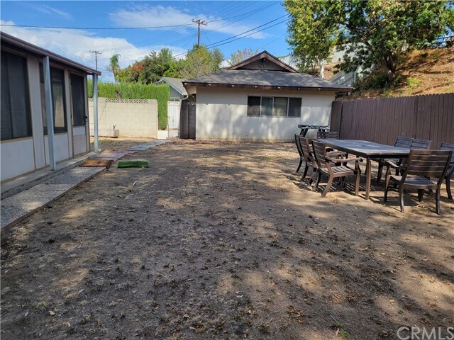 Building Photo - 3072 Maple Ave