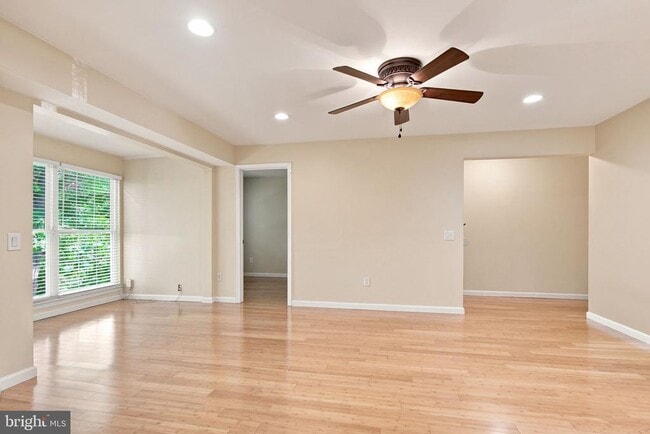 Building Photo - 9310 Niki Pl