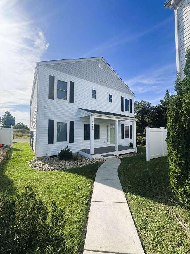 Building Photo - 2656 Greenport Dr