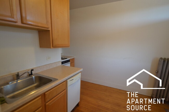 Building Photo - 4411 N Kenneth Ave