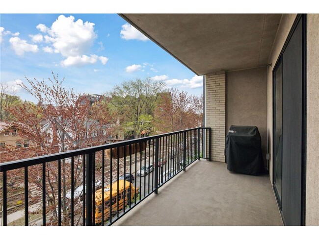 Foto del edificio - 317 Groveland Ave