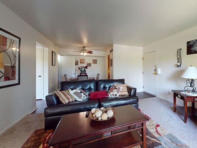 Spacious Living Room - Suson Pines