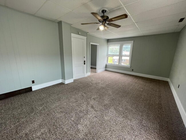 Building Photo - 460 East 33rd Street, Unit 462