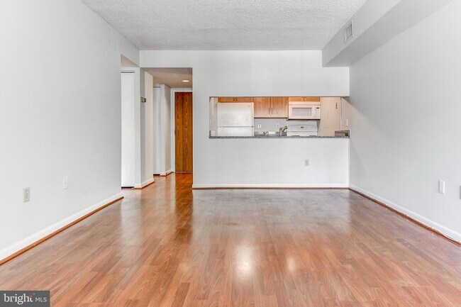 Foto del edificio - 4444 Connecticut Ave NW
