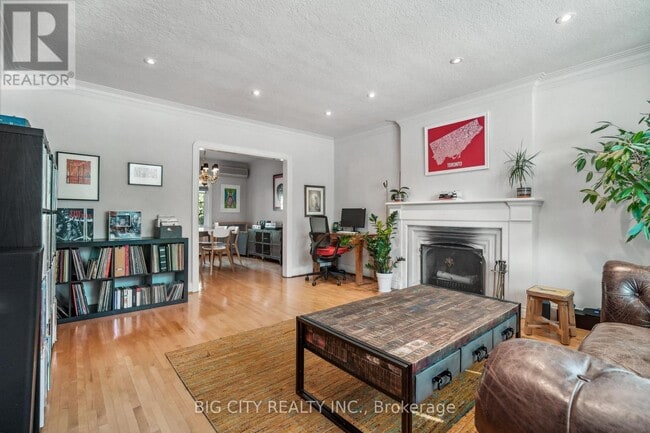Building Photo - 668 EGLINTON Ave