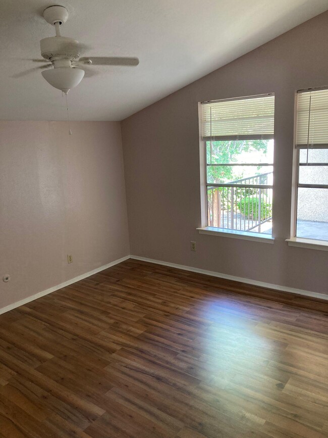 Foto del edificio - 12834 Midway Rd