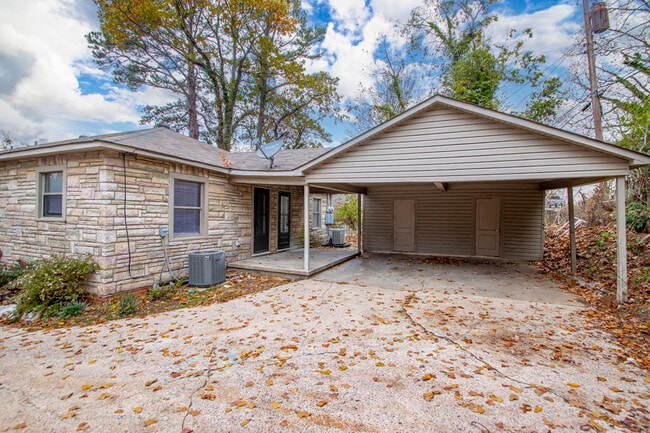 Building Photo - 2221 Blackwood Rd
