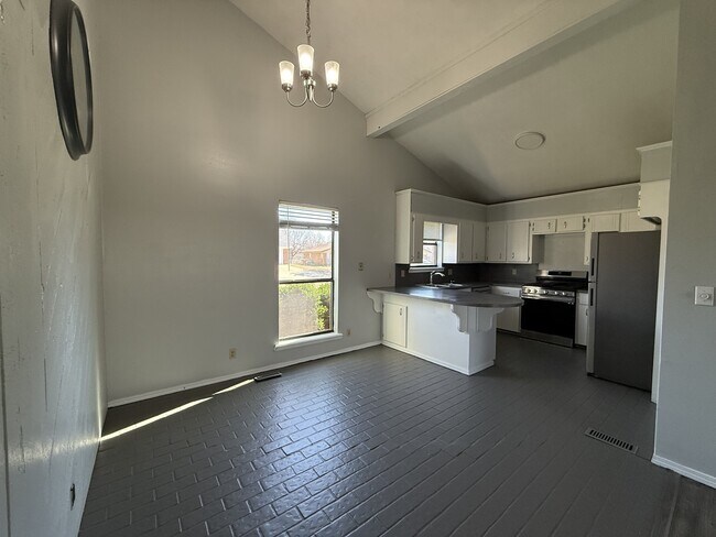 Foto del edificio - 4802 N Britton Dr