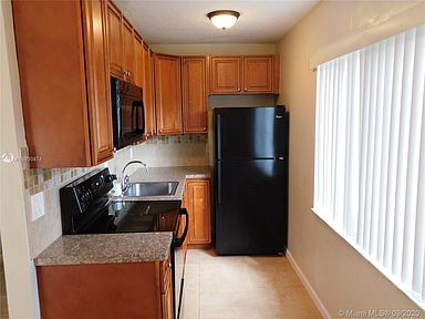 Foto principal - 5972 NW 19th St