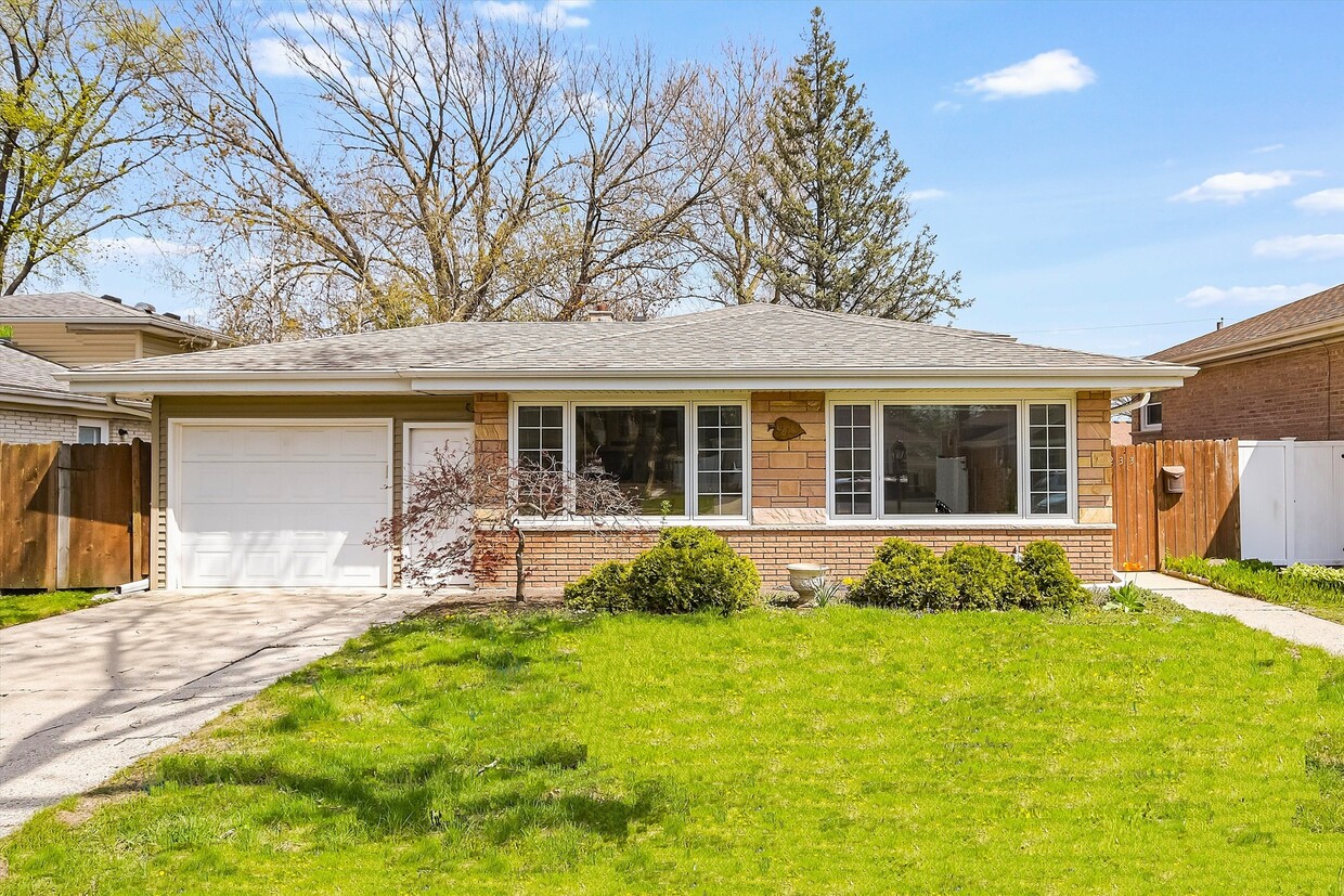 Foto principal - 9233 Parkside Ave
