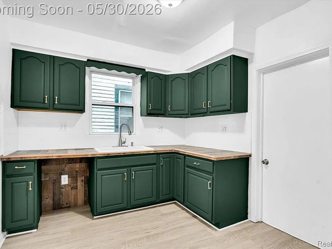 Building Photo - 5203 Maplewood St