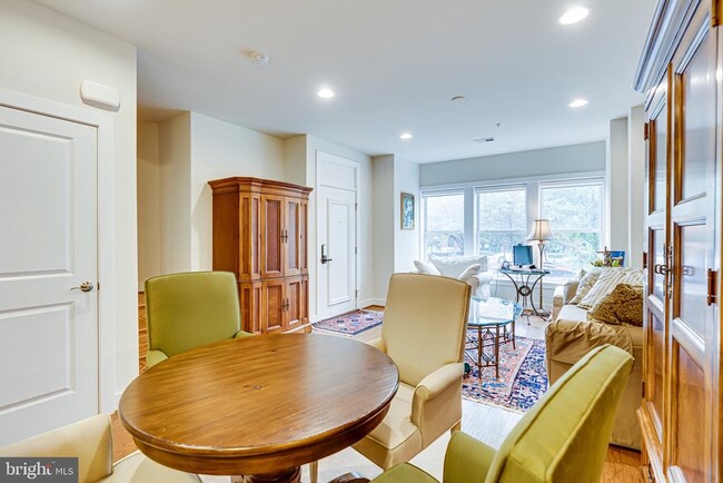 Foto del edificio - 622 E Howell Ave